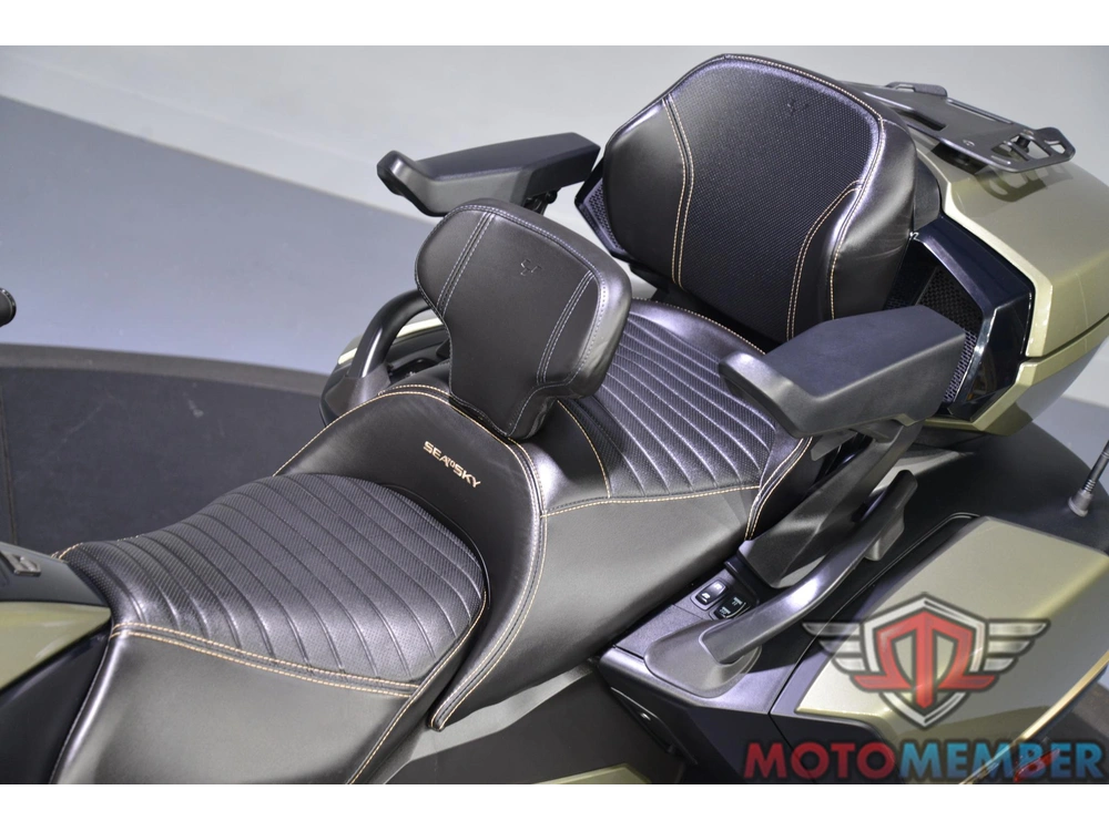 2021 Can-am Spyder Rt Sea-to-sky alt
