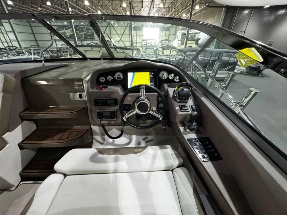 Regal 32 Express 2017 alt
