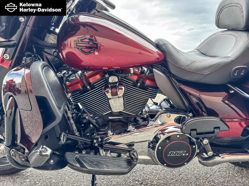 2018 Harley-Davidson FLHTKSE - CVO™ Limited thumbnail 23