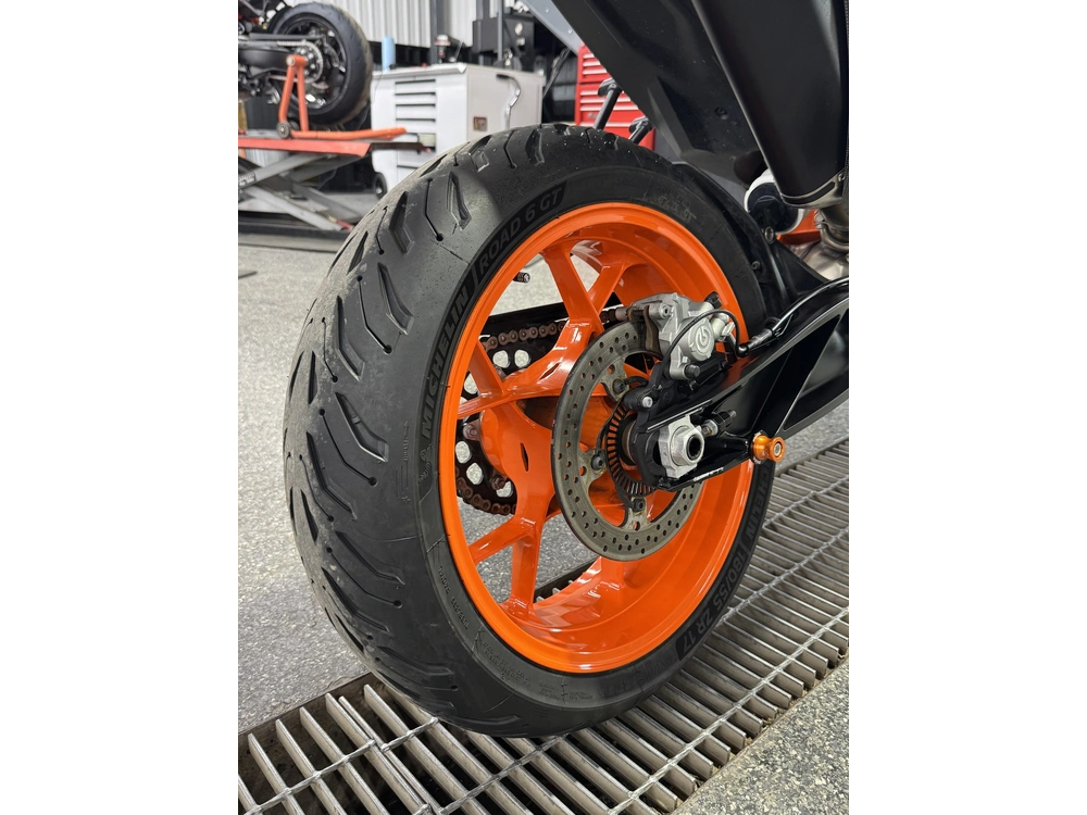 Ktm Duke 890 R 2022 alt