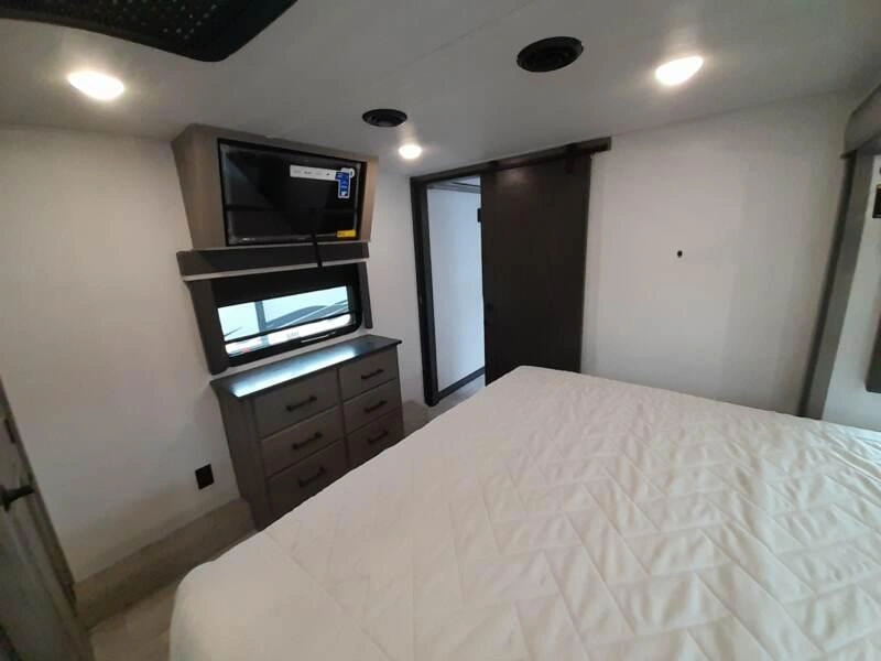 Keystone Rv Montana 3857br 2023 alt