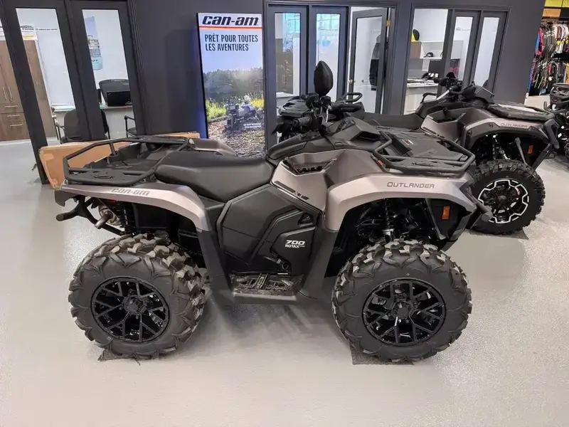 2026 Can-Am OUTLANDER 700 XT thumbnail 2