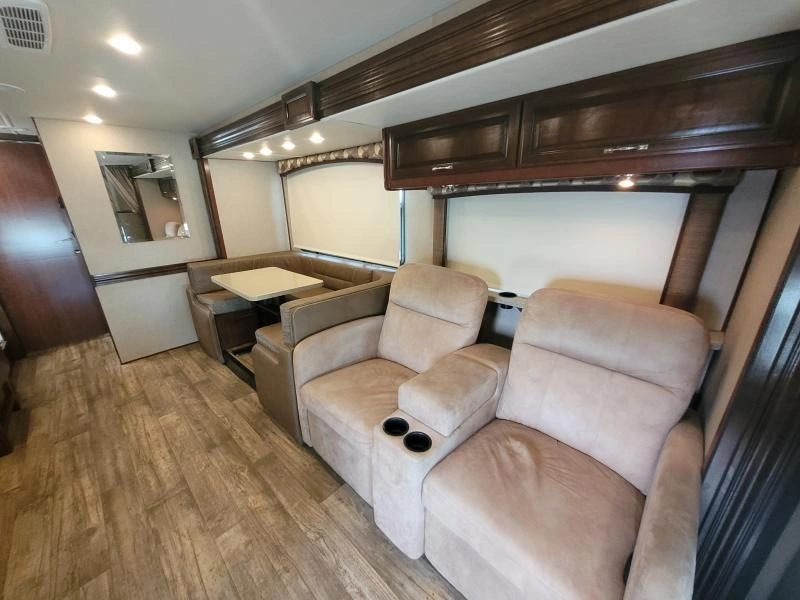 2017 Fleetwood Jamboree 31u alt