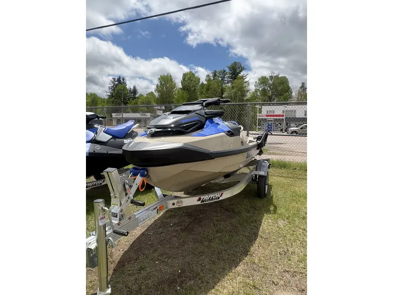 2026 Sea-Doo WAKE PRO 230 SOUND thumbnail 3