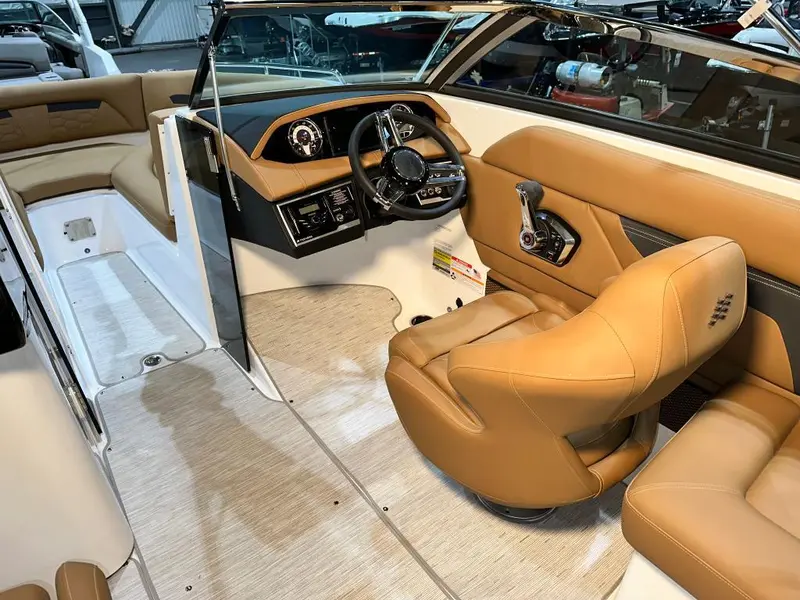 2024 Four Winns HD5 MERCRUISER 6.2L / BRAVO 3