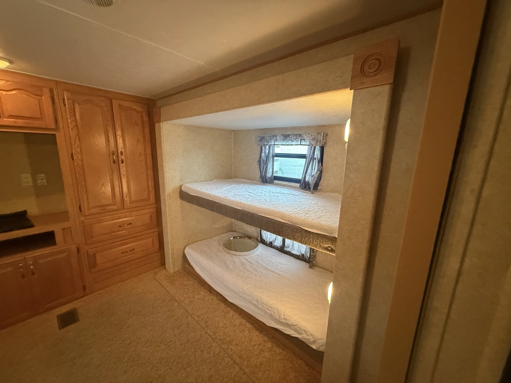 2006 Forest River Sandpiper 321bht alt
