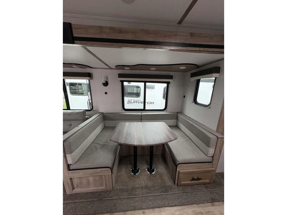 2023 Conquest 276bhs alt