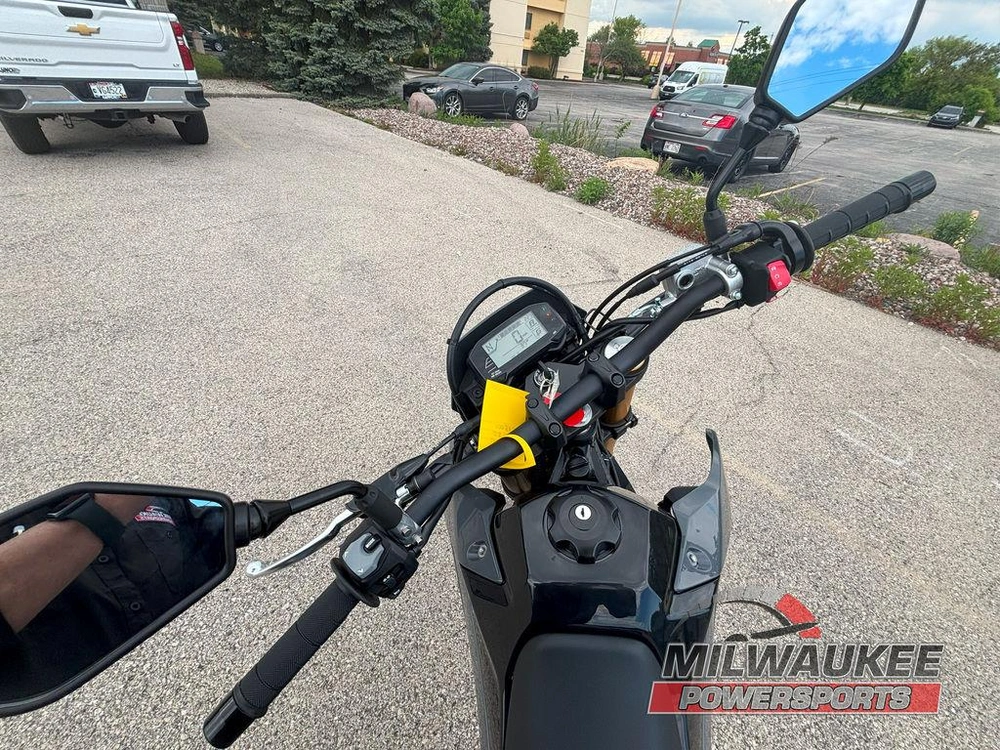 2025 Suzuki Dr-z4s alt