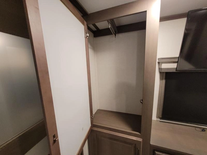Grand Design Solitude 380fl 2023 alt