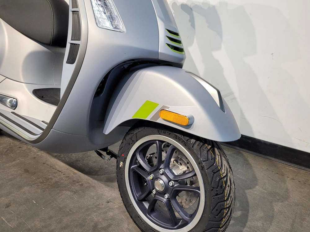 2024 Vespa Gts 300 Super Tech *2.99% / 60 Mois💳 alt