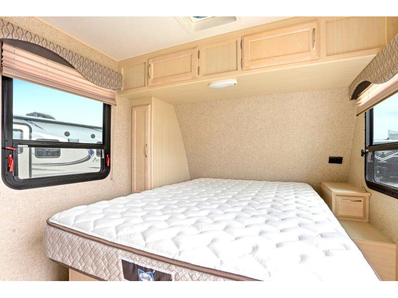 Winnebago Micro Minnie 2106fbs 2018 alt