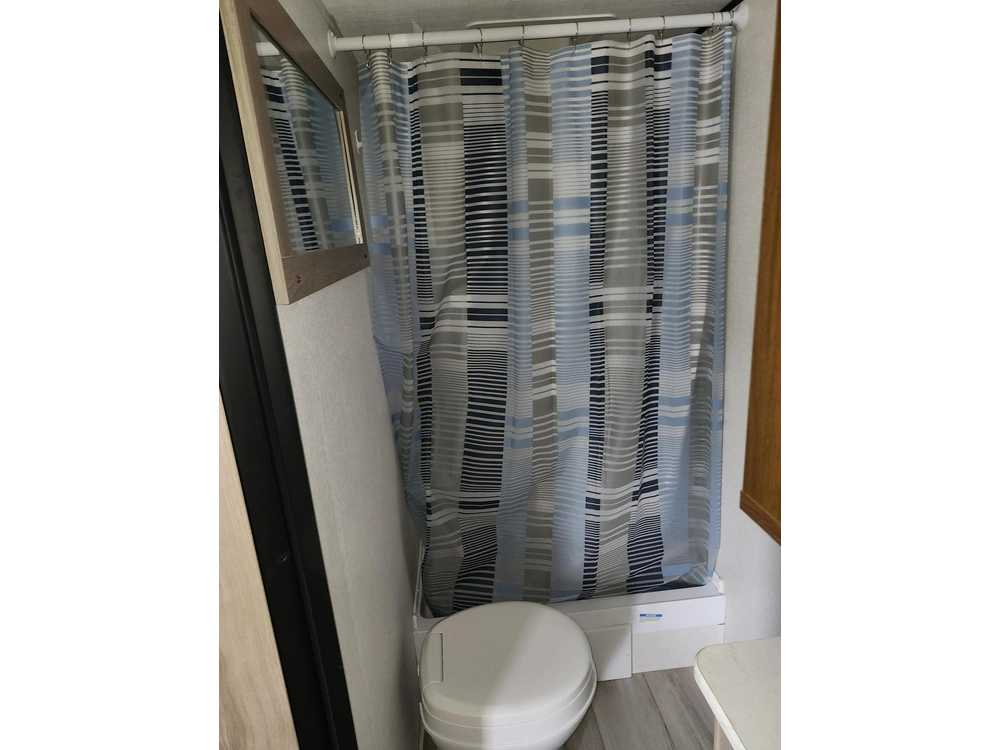 2025 Coleman 23b alt