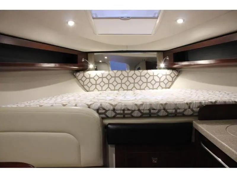 2016 Chaparral 290 Signature thumbnail 13