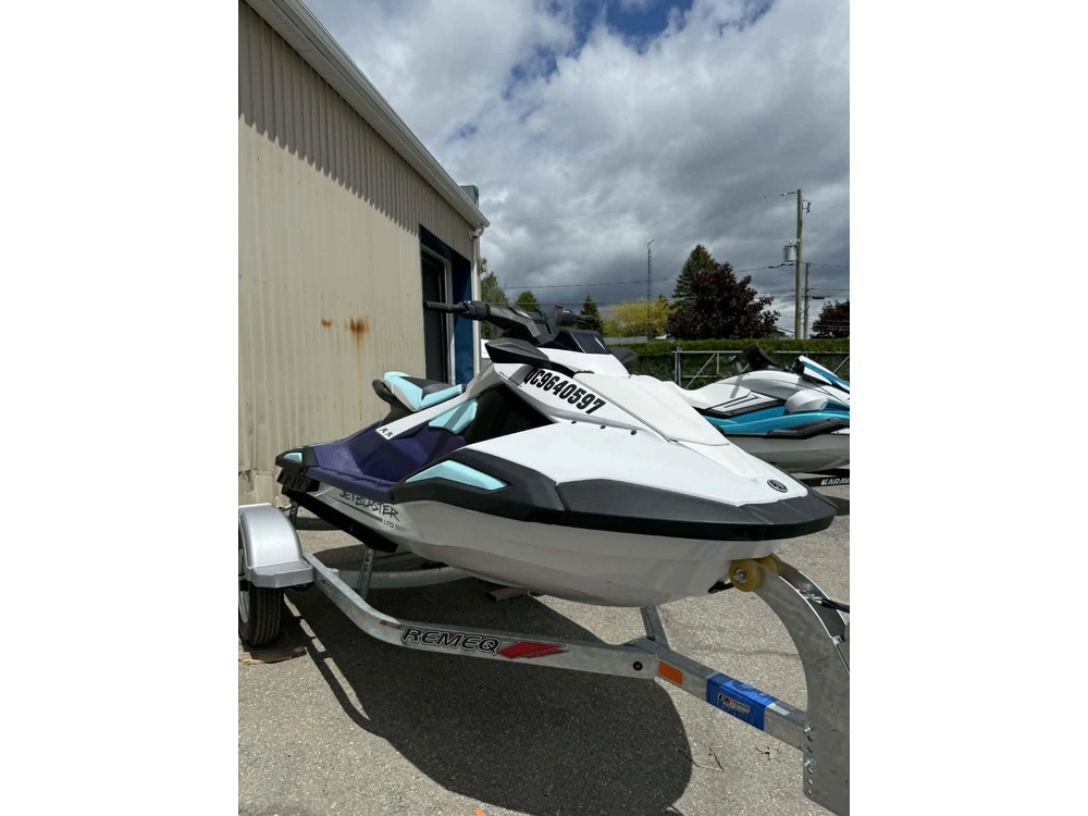 Yamaha Jetblaster Ltd 3-up 2025 alt