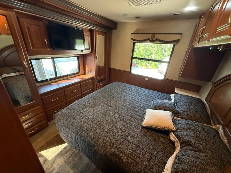Thor Motor Coach Challenger 37kt 2015 alt