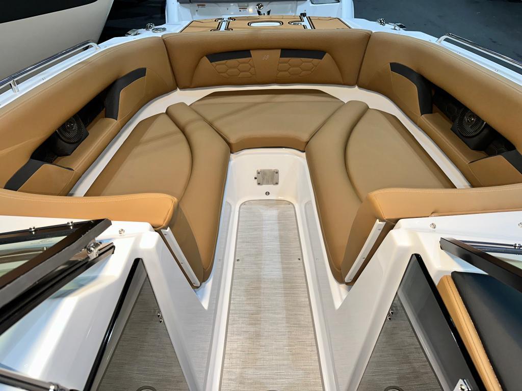 2024 Four Winns HD5 MERCRUISER 6.2L / BRAVO 3 thumbnail 12