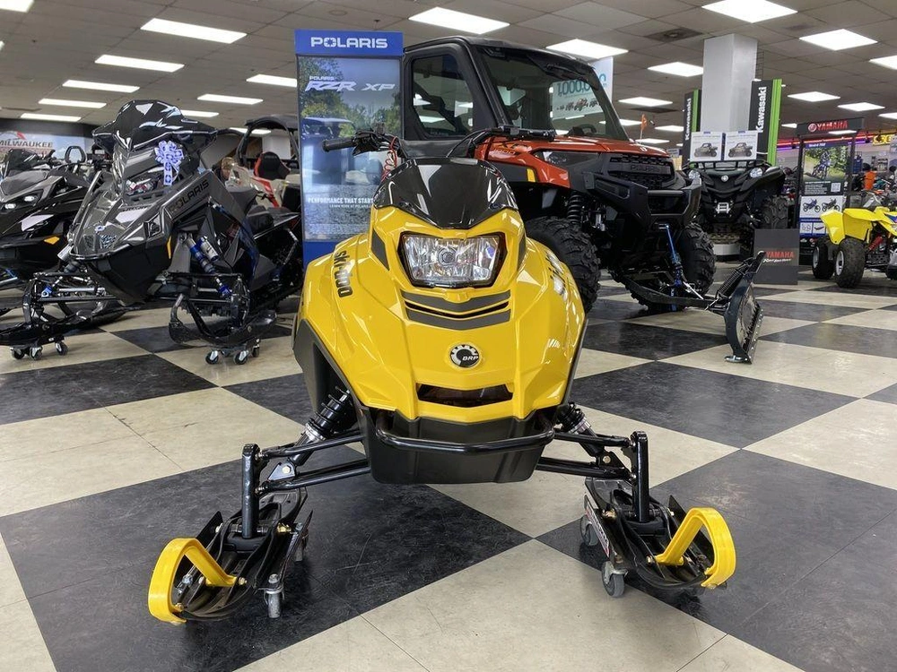 2025 Ski-doo Mxz® 200 alt