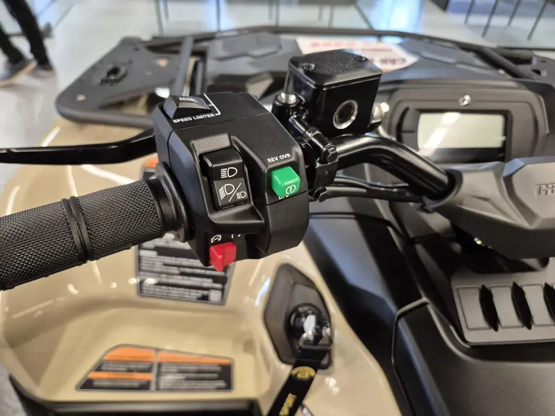 2026 Can-Am OUTLANDER PRO XU HD7 thumbnail 4