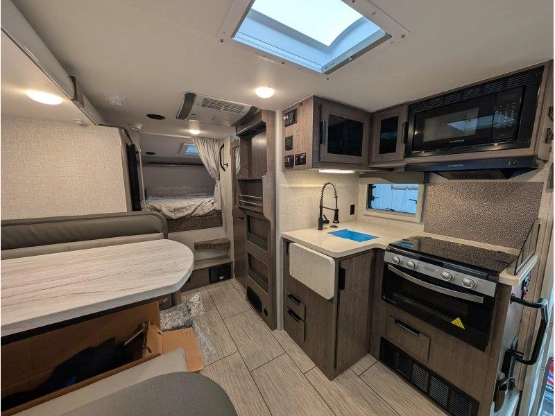 2026 Lance Camper Lance 1172 alt