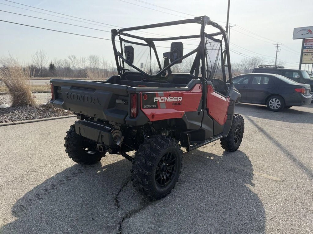 2025 Honda Pioneer 1000 Deluxe alt