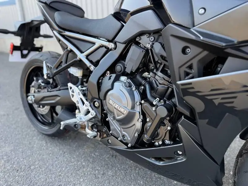 2025 Suzuki GSX-8R thumbnail 5