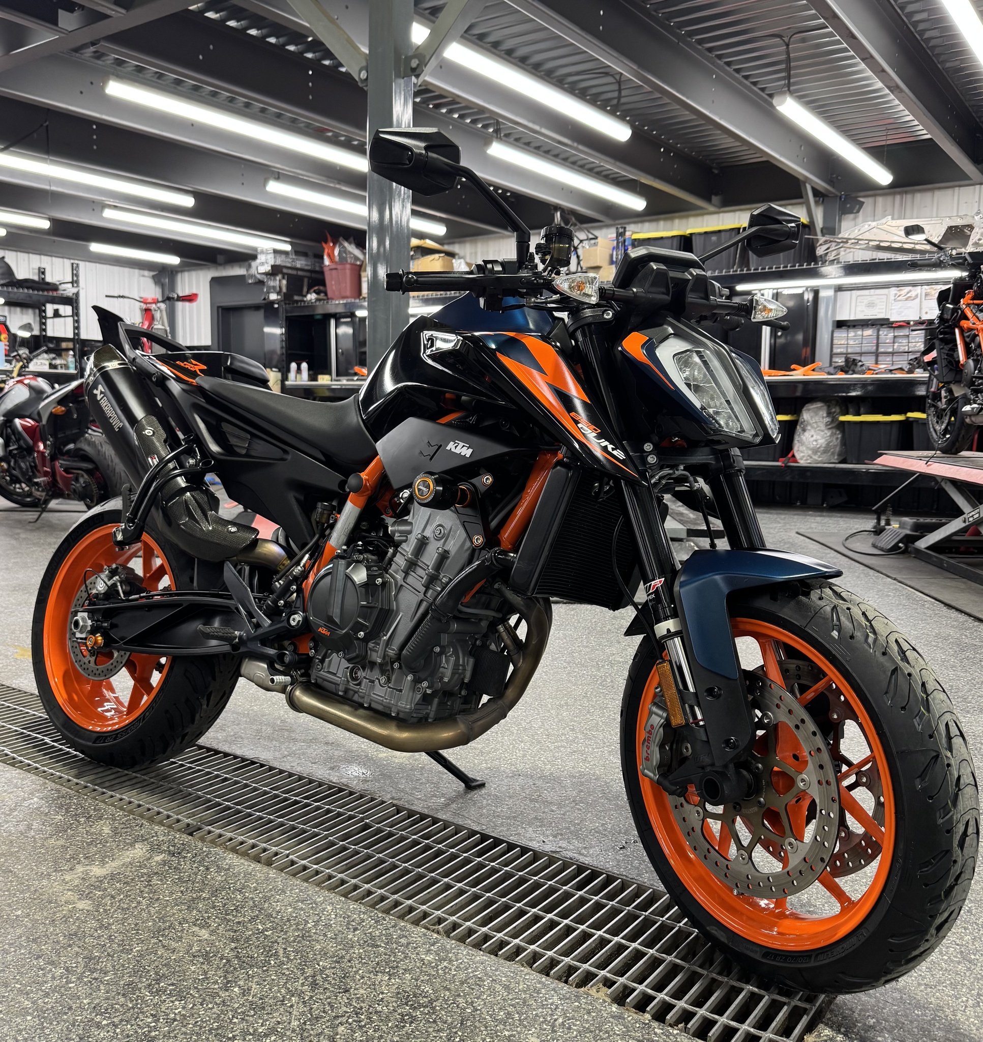 2022 KTM DUKE 890 R thumbnail 8