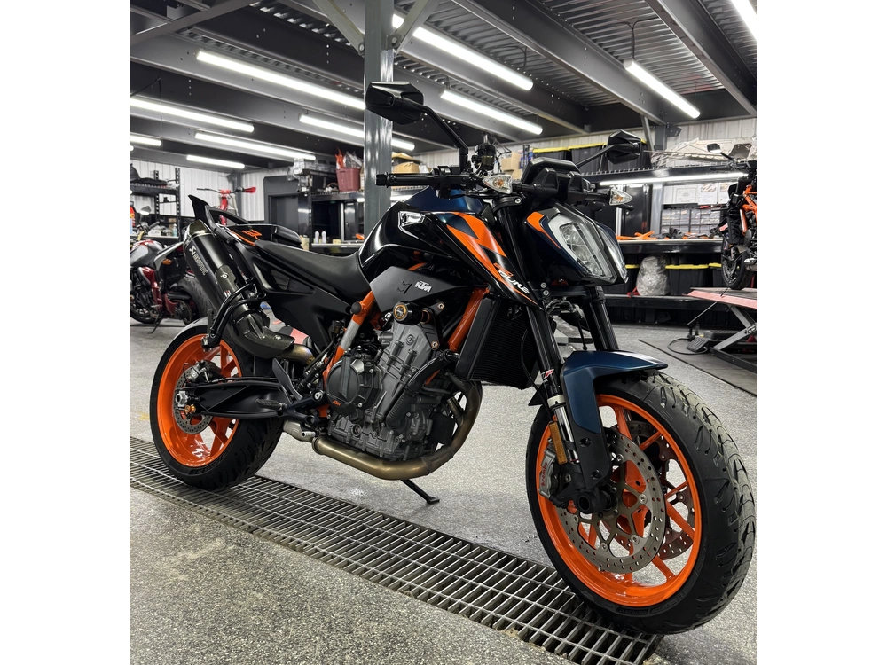 Ktm Duke 890 R 2022 alt