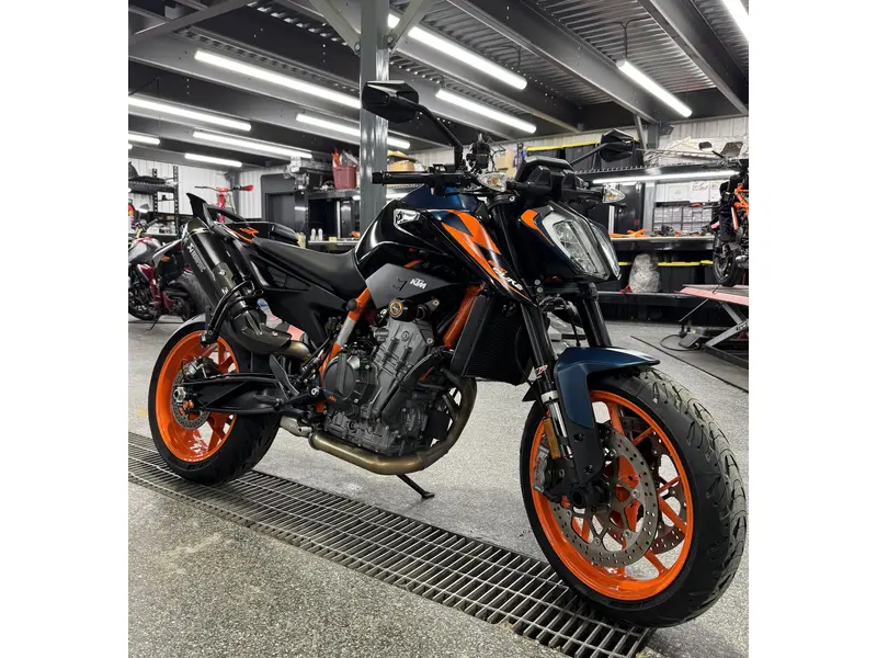 2022 KTM DUKE 890 R