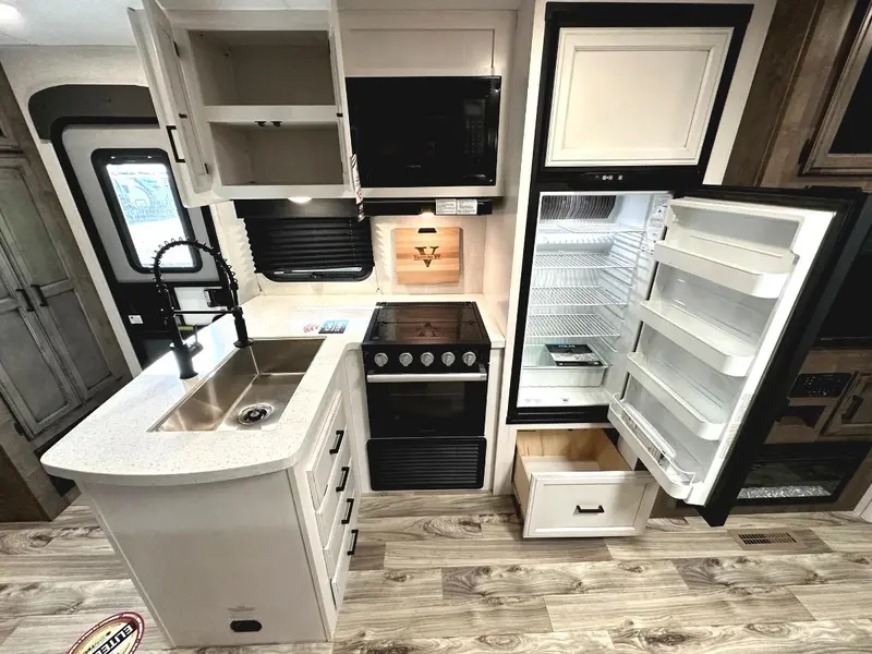 2023 Venture RV Sporttrek 312VBH thumbnail 17