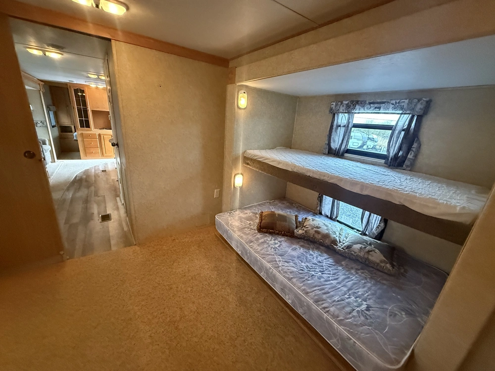 2006 Forest River Sandpiper 321bht alt