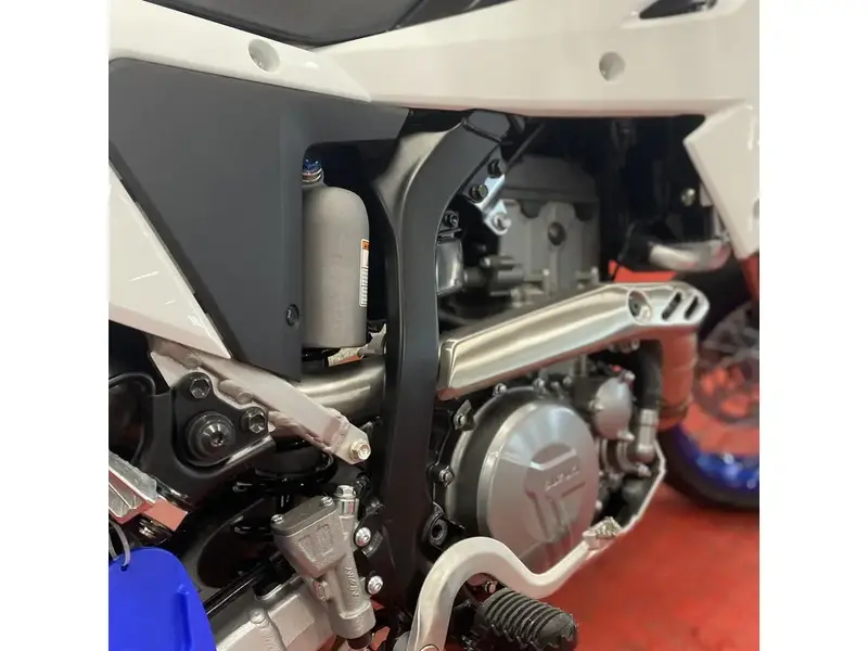2025 Suzuki DR-Z 4SM thumbnail 8