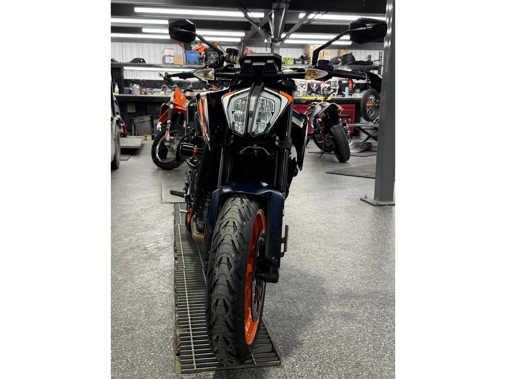 Ktm Duke 890 R 2022 alt