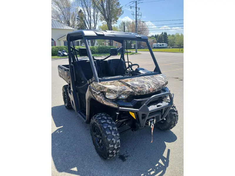 2025 Can-Am Defender XT™ HD9 thumbnail 3