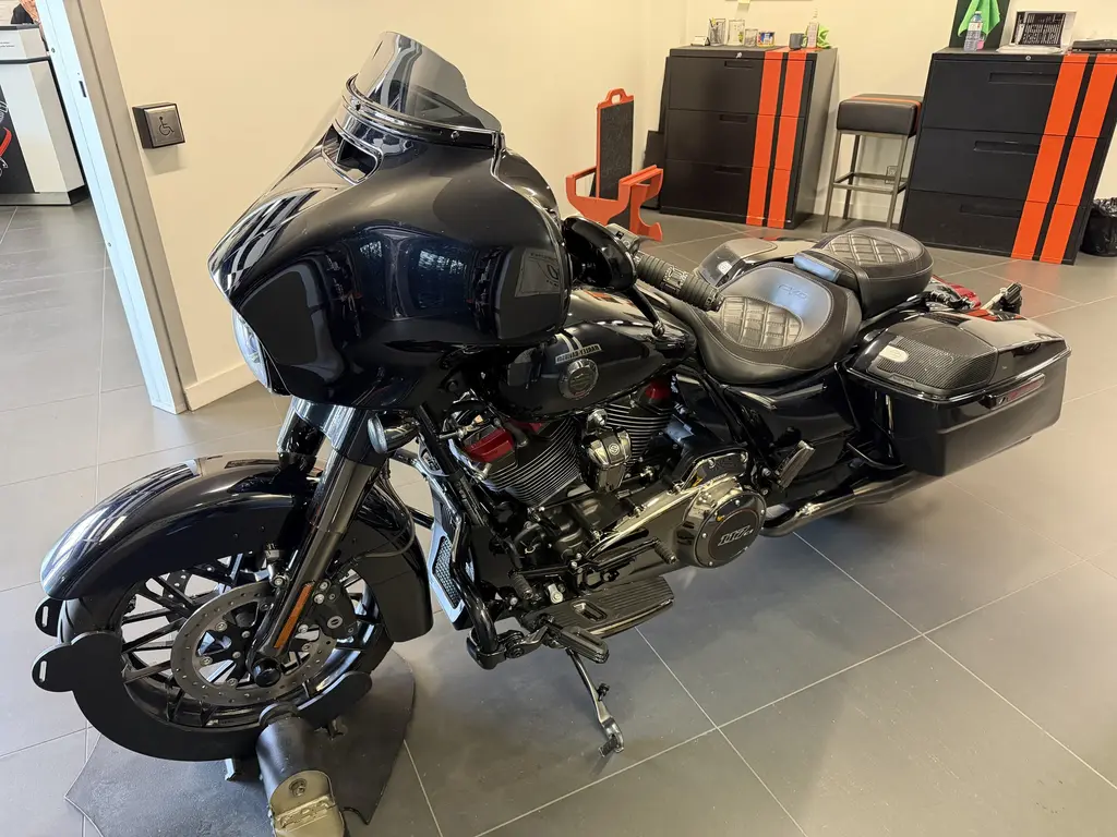 2022 Harley-Davidson CVO Street Glide FLHXSEFLHXSE