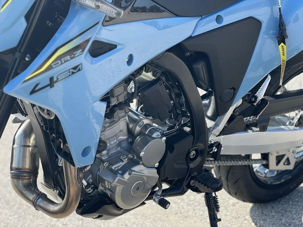 2025 Suzuki Dr-z4sm alt