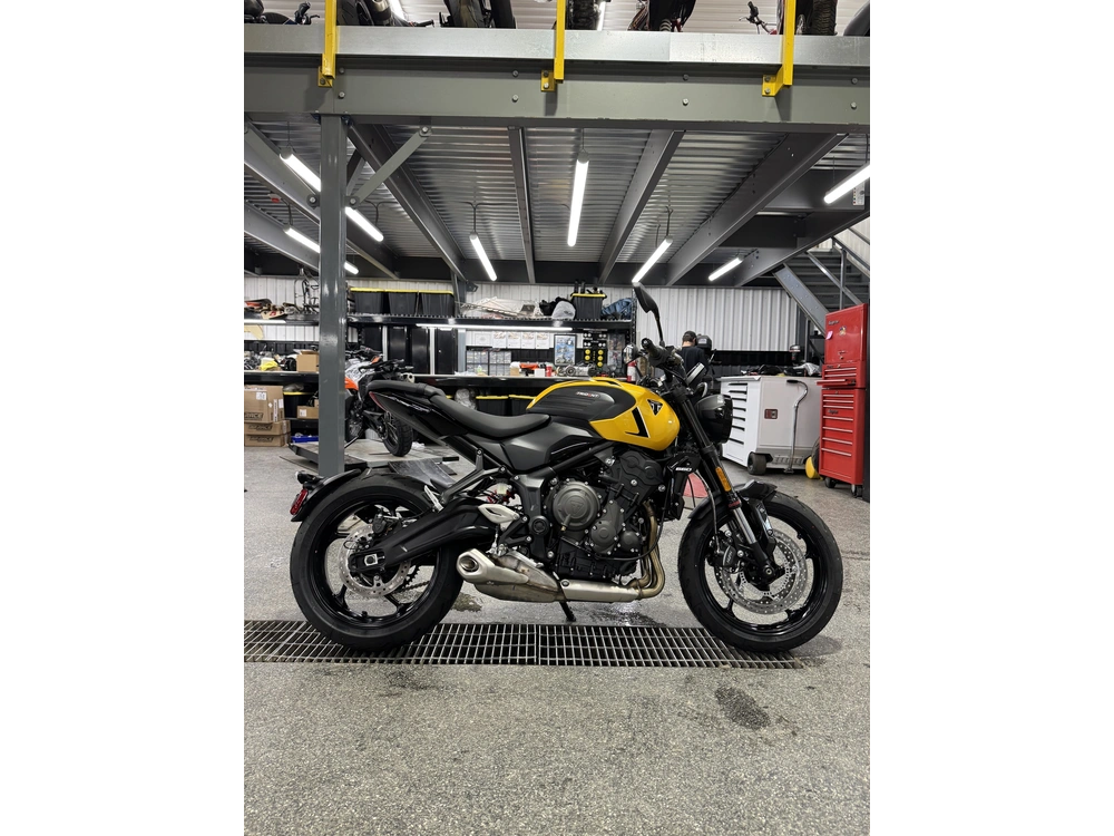 2026 Triumph Trident 660 alt