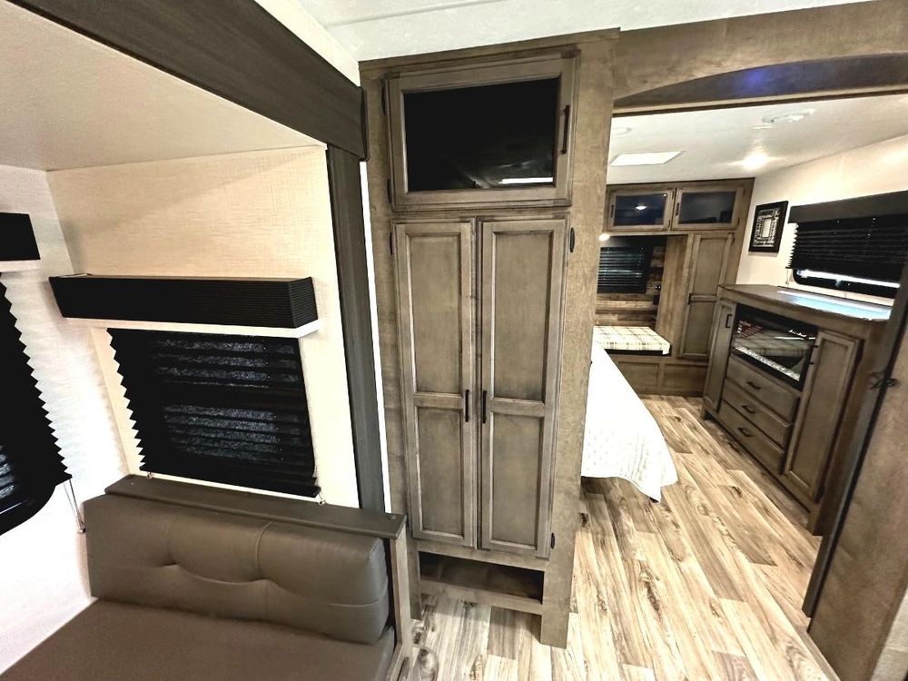 2023 Venture Rv Sporttrek 312vbh alt