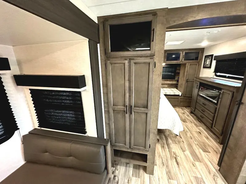 2023 Venture RV Sporttrek 312VBH thumbnail 36
