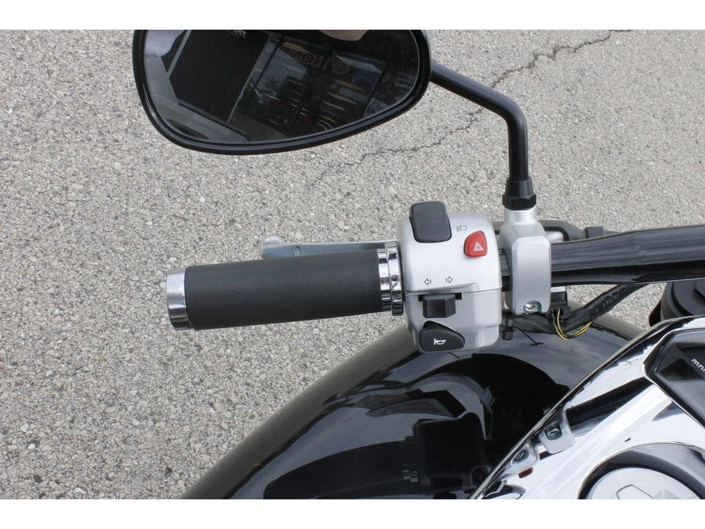 2025 Suzuki Boulevard M109r alt