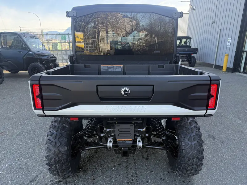 2026 Can-Am DEFENDER MAX LIMITED CAB HD11 thumbnail 6