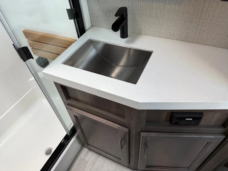 Grand Design Solitude 378mbs 2022 alt