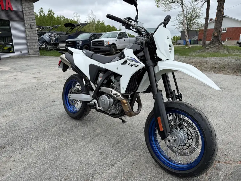 2025 Suzuki DRZ 400 SMM5 SUPER MOTARD thumbnail 3