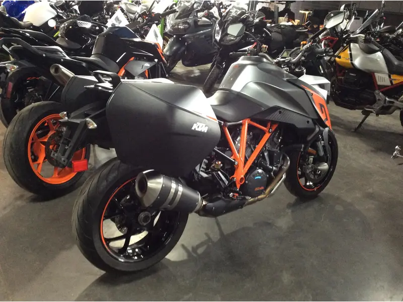 2016 KTM SUPERDUKE1290GT thumbnail 3