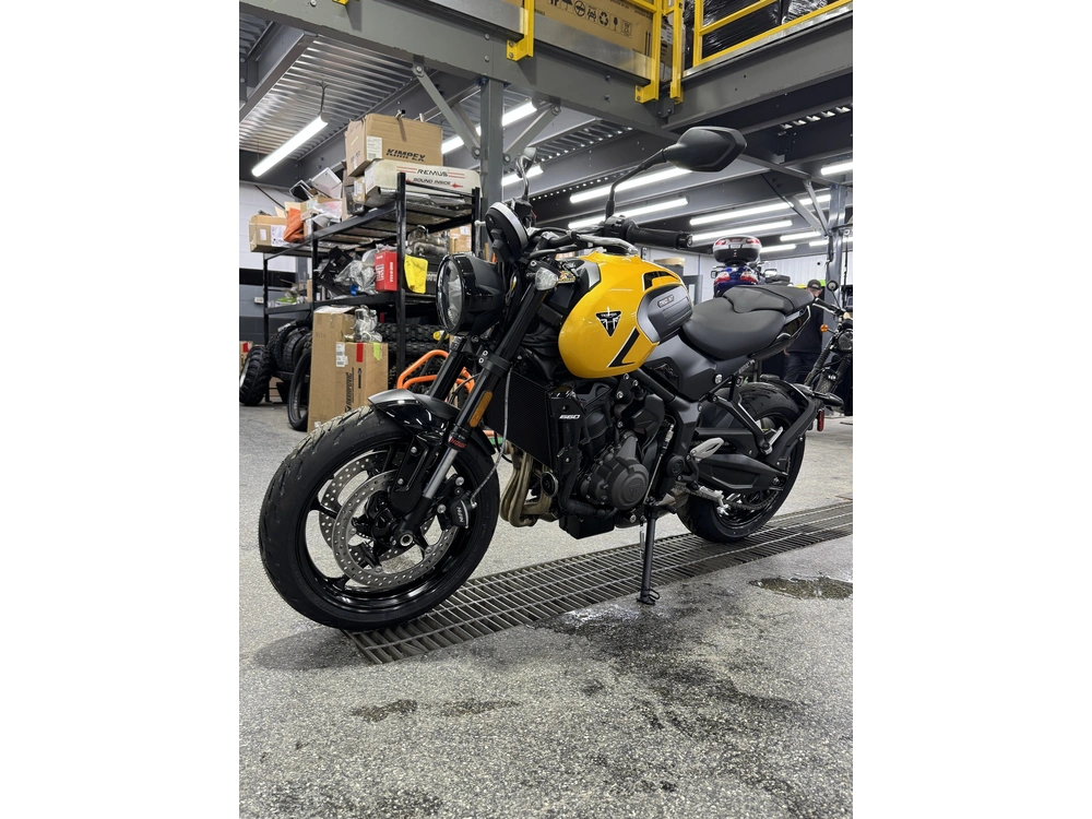 2026 Triumph Trident 660 alt