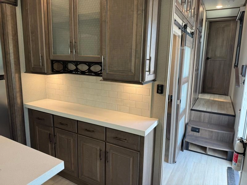 Grand Design Solitude 378mbs 2022 alt