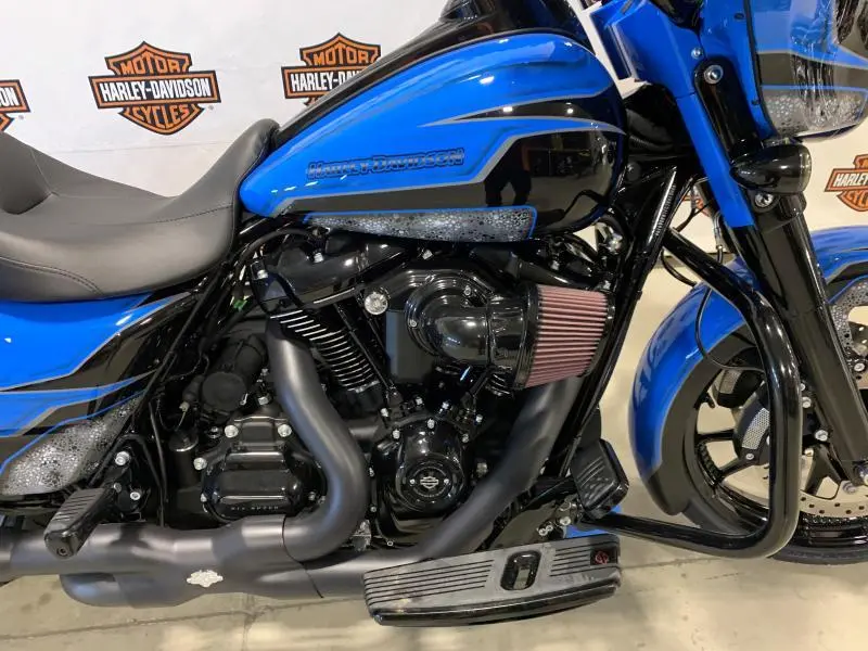 2020 Harley-Davidson FLHX thumbnail 3