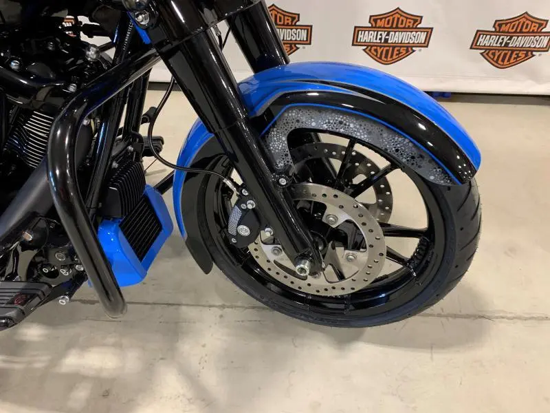 2020 Harley-Davidson FLHX thumbnail 2