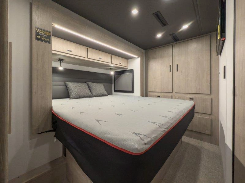 Grand Design Lineage 31zw 2027 alt