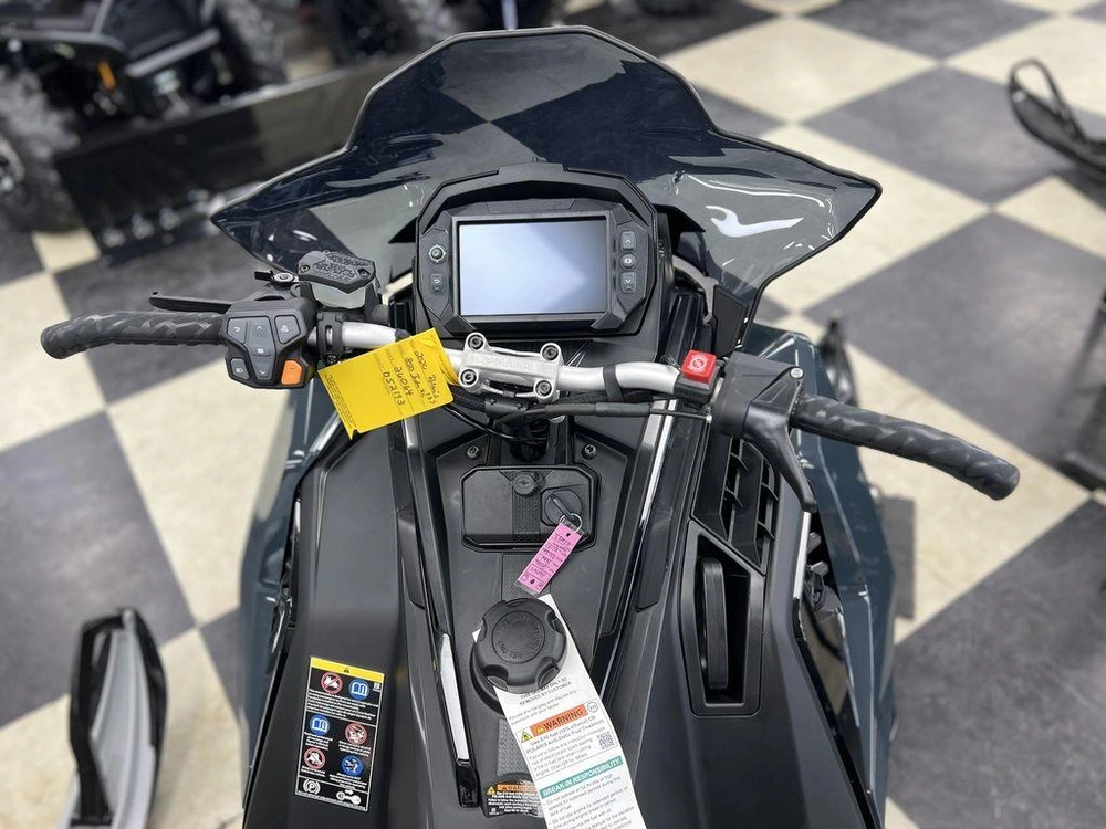 2026 Polaris 850 Indy Xc 137 Gloss Black / Blue Dusk alt