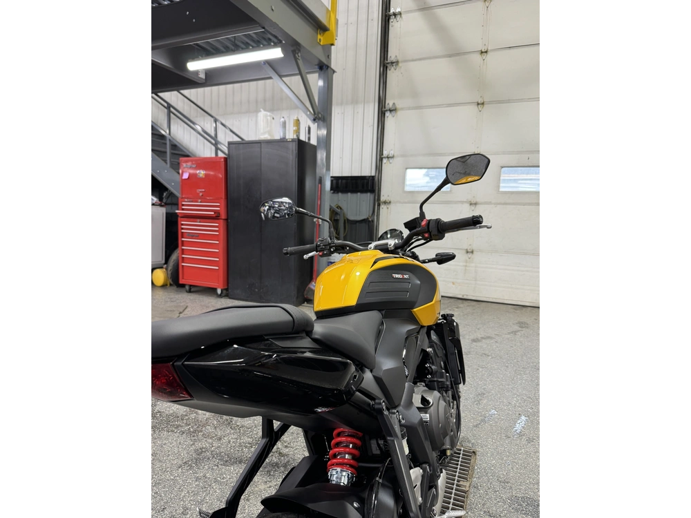 2026 Triumph Trident 660 alt